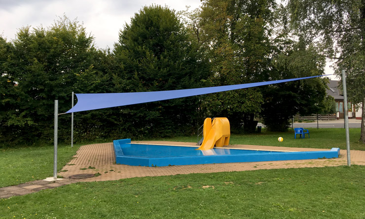 Wasserdurchlässiges Sonnensegel in Etzelwang